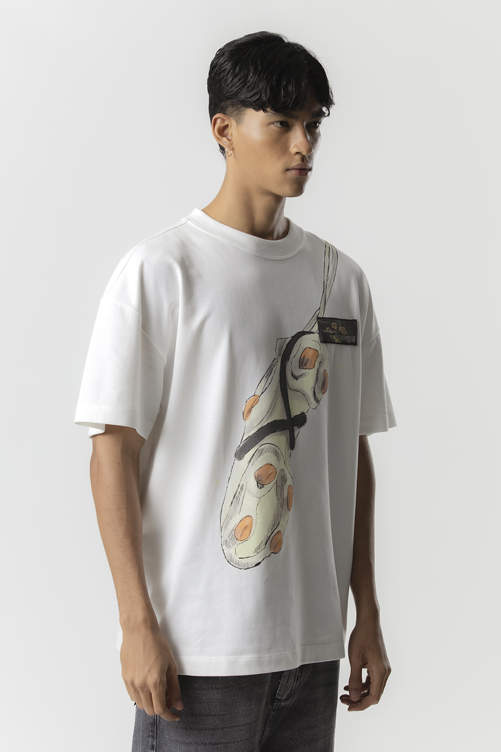 Camiseta TheSaint Oversized Cleats (Off White)