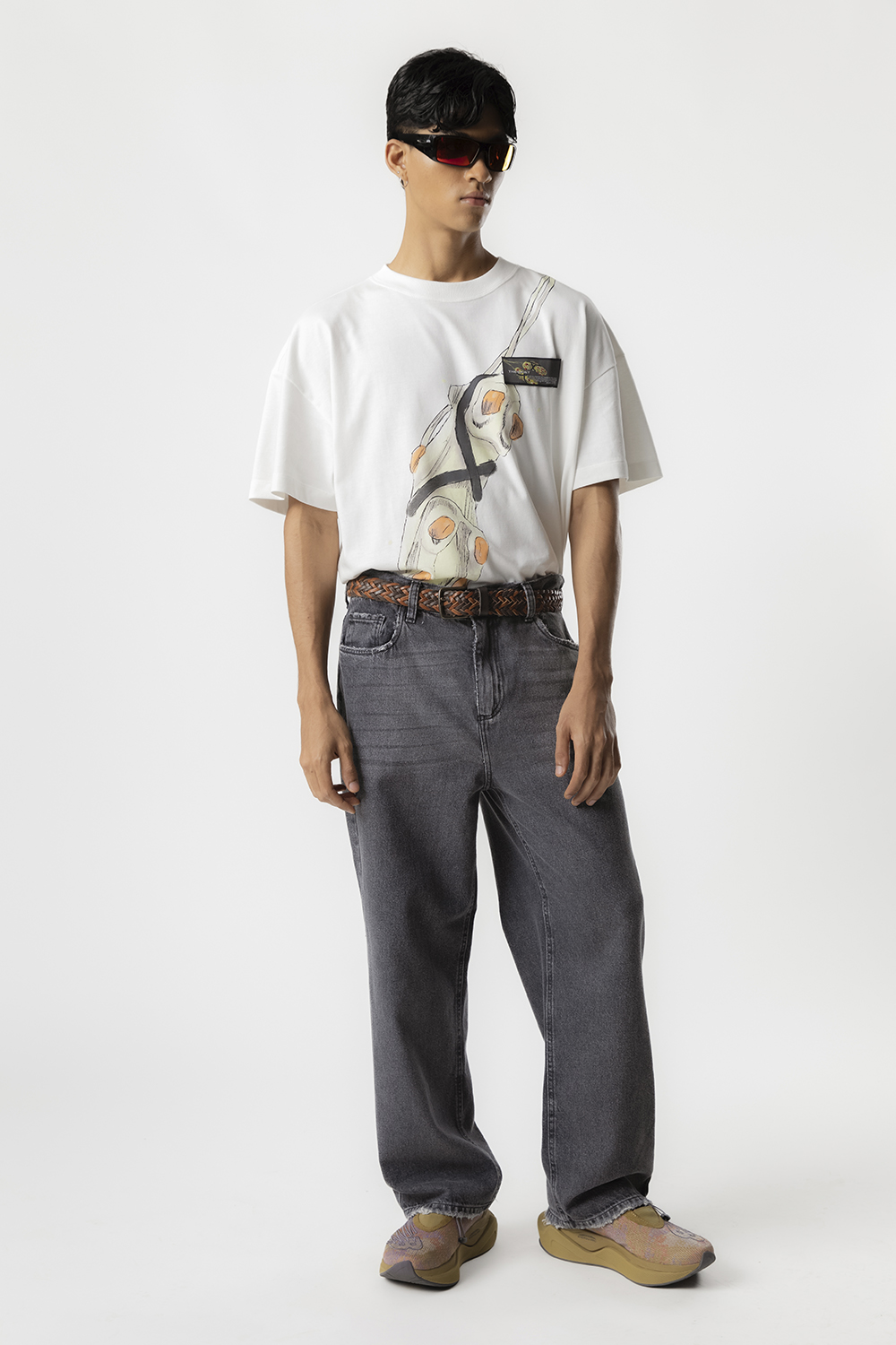 Camiseta TheSaint Oversized Cleats (Off White)