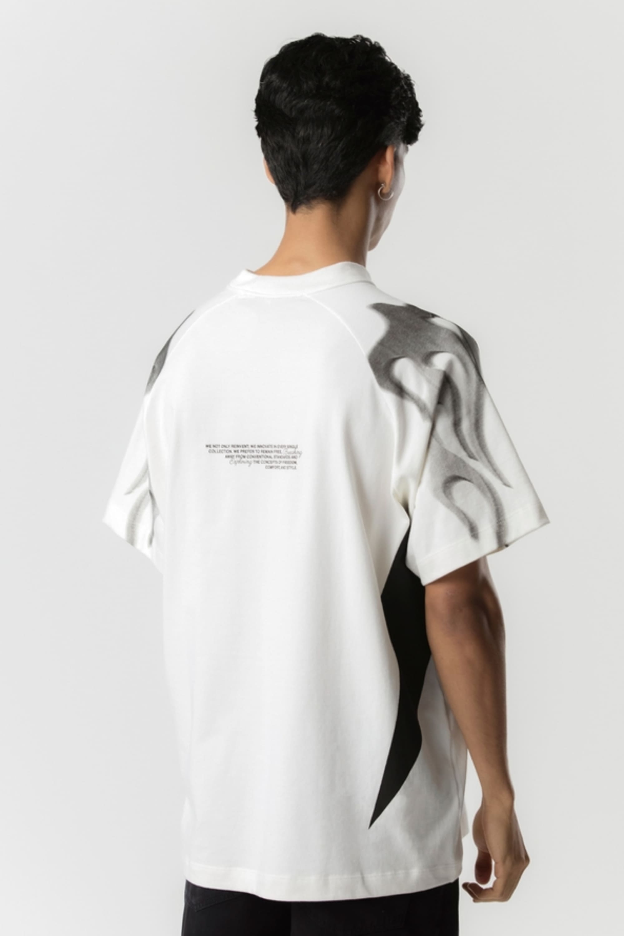 Camiseta TheSaint Oversized Special Flame Off White - Streetwear