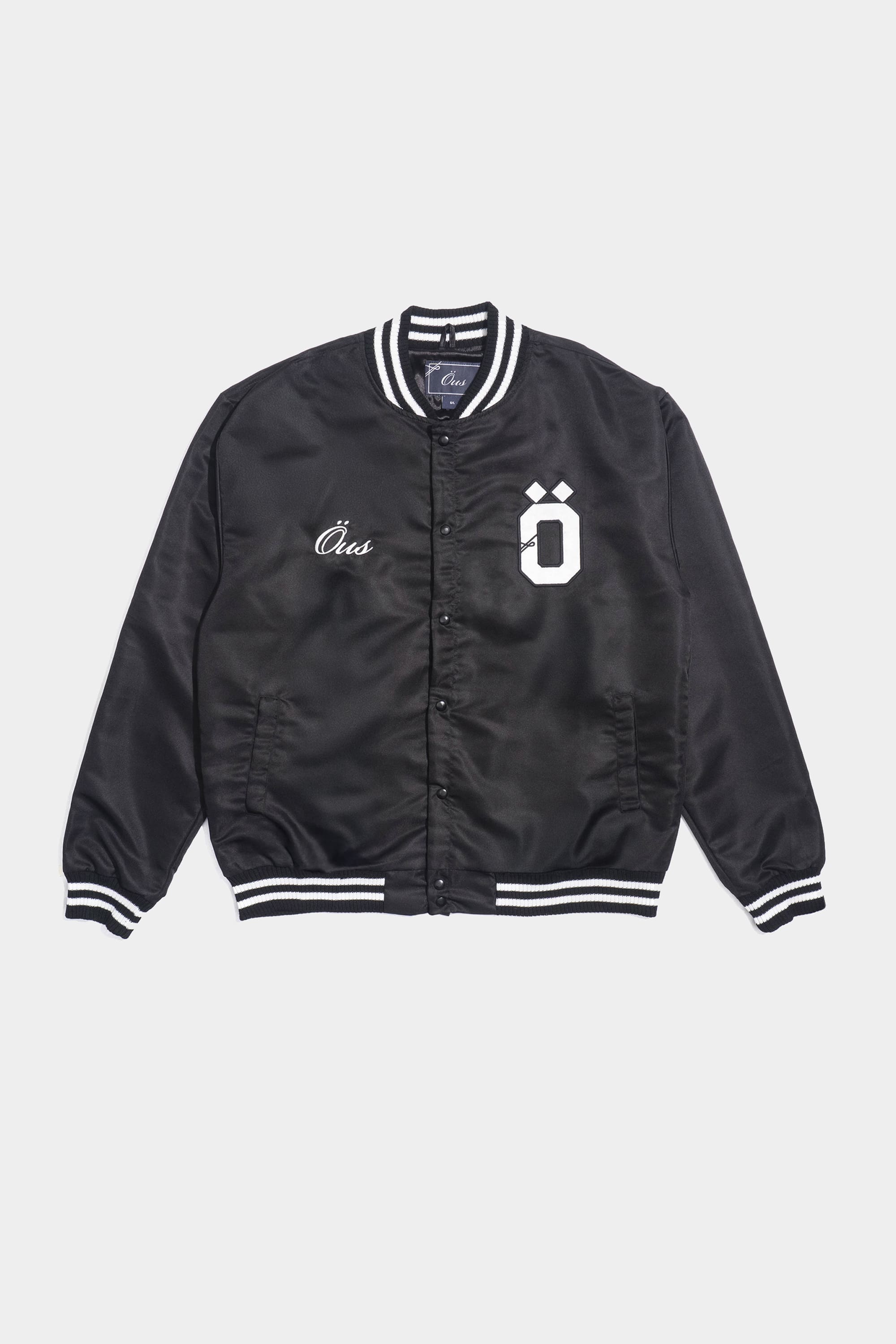 Jaqueta ÖUS Colegial Black — Com Forro de Cetim e Bordados Localizados